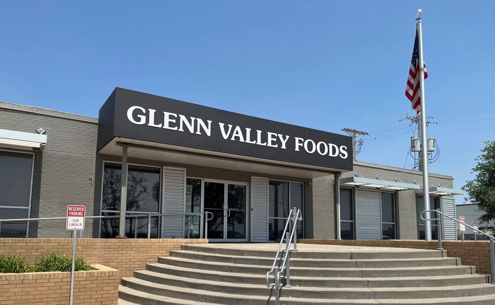 ICE realiza redada en Omaha, Nebraska, dentro de un Glenn Valley Foods. Foto: Margery A. Beck/AP