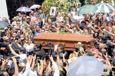 Acompañan a Celso Piña hasta el Cerro de la Campana  