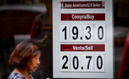 Calificadoras disparan al dólar hasta los 20.60 pesos