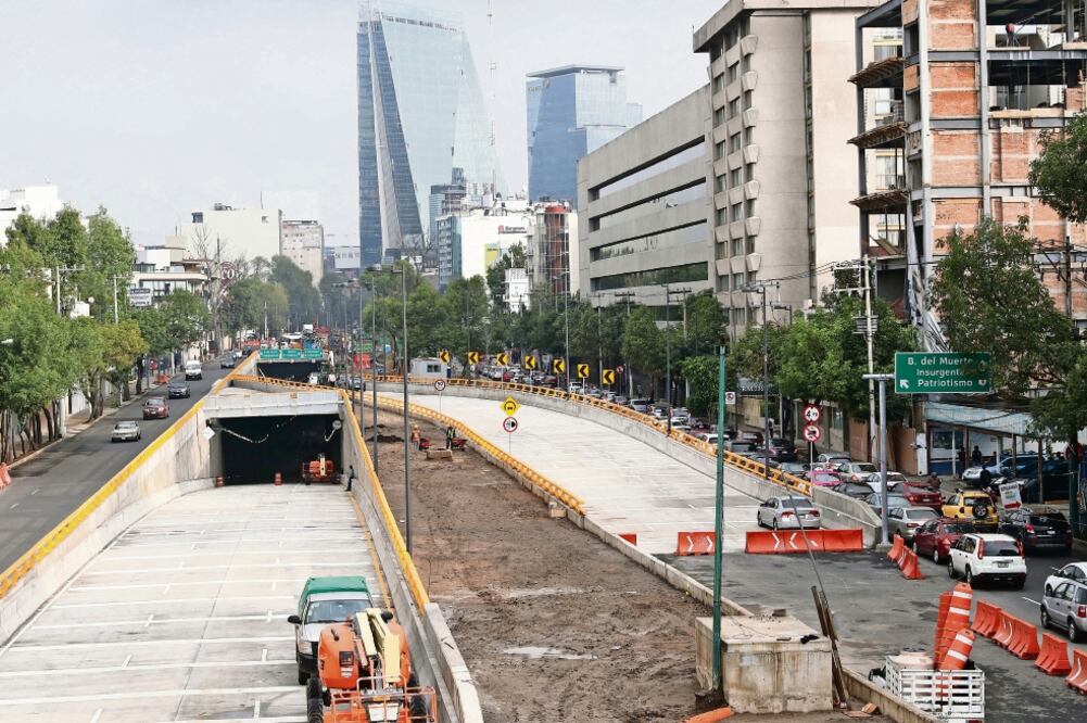 El doble túnel, conformado por tres carriles de circulación por sentido, busca mantener la circulación continua sobre Circuito Interior (JUAN CARLOS REYES. EL UNIVERSAL)