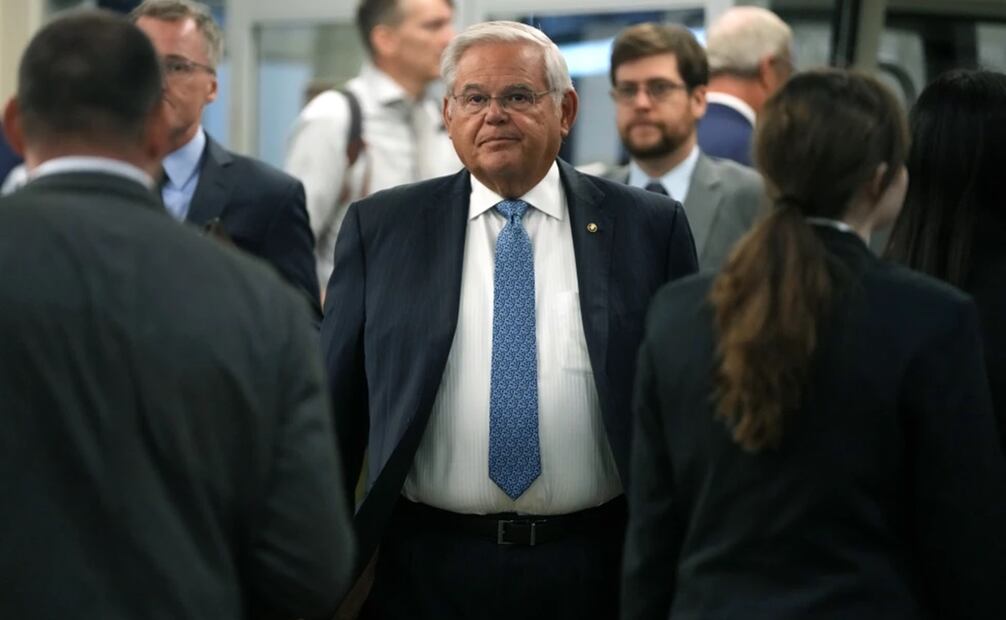 El senador Bob Menéndez y su esposa fueron acusados ​​de soborno. Foto: AP