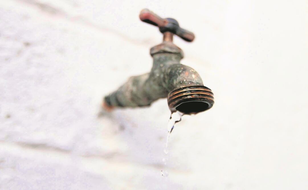 El Sacmex afirma que 350 pipas otorgan el servicio gratuito de abasto de agua. (Foto: Archivo/El Universal)