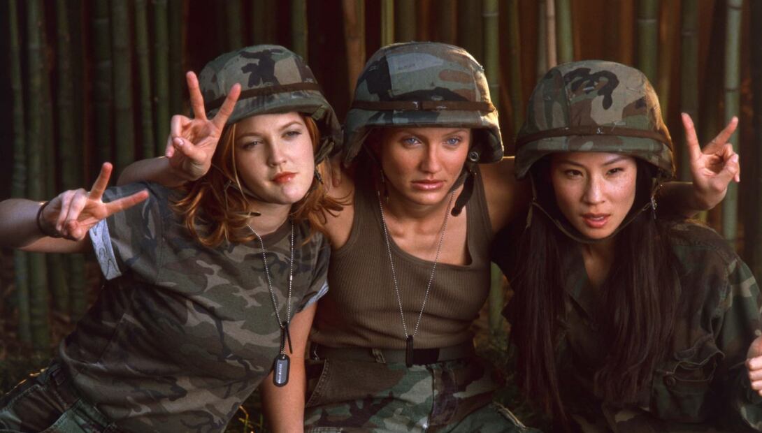 Cameron Diaz en la película "Los ángeles de Charlie", la que co-protagonizó con Drew Barrymore y Lucy Liu.
Foto: IMDB