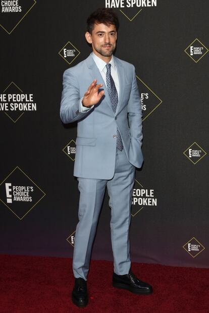 Los People's Choice Awards reciben a Luis Gerardo Méndez en su alfombra roja