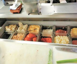 Realizan valoración médica a adultos de asilo sellado en Huixquilucan