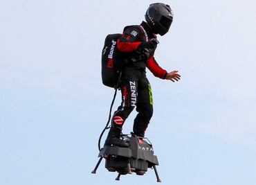 Aerodeslizador busca cumplir su sueño de cruzar el Canal de la Mancha