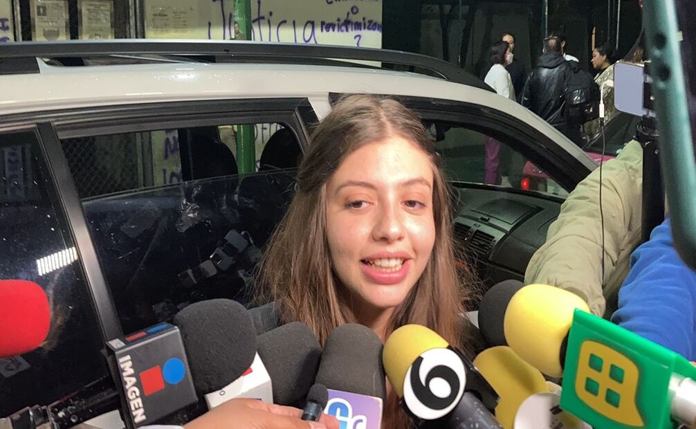 Daniela Parra agradeció las muestras de cariño hacia su padre y se dijo confiada en que la justicia seguirá de su lado. Foto: Armando Pereda / EL UNIVERSAL