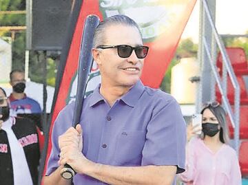 Exgobernador de Sinaloa acapara los reflectores