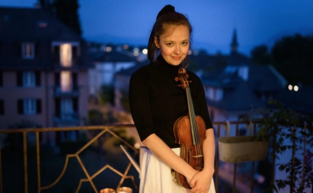La violinista suiza que intenta "salvar almas" con su música 