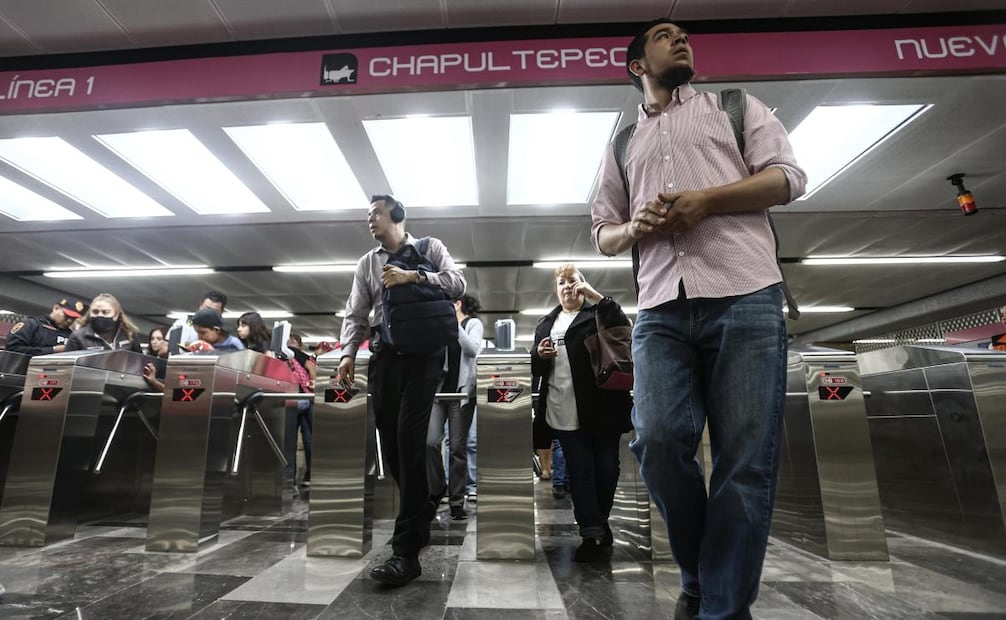 Usuarios entran a la nueva L1 del Metro (23/04/2025). Foto: Gabriel Pano / EL UNIVERSAL