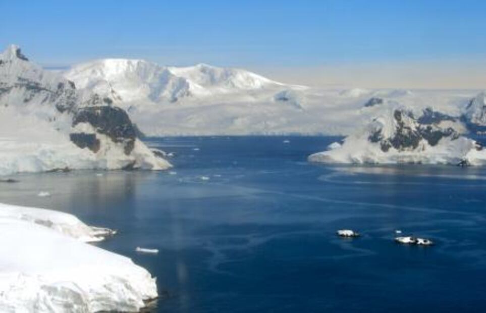 Mexican scientist goes to Antartica to fight climate change