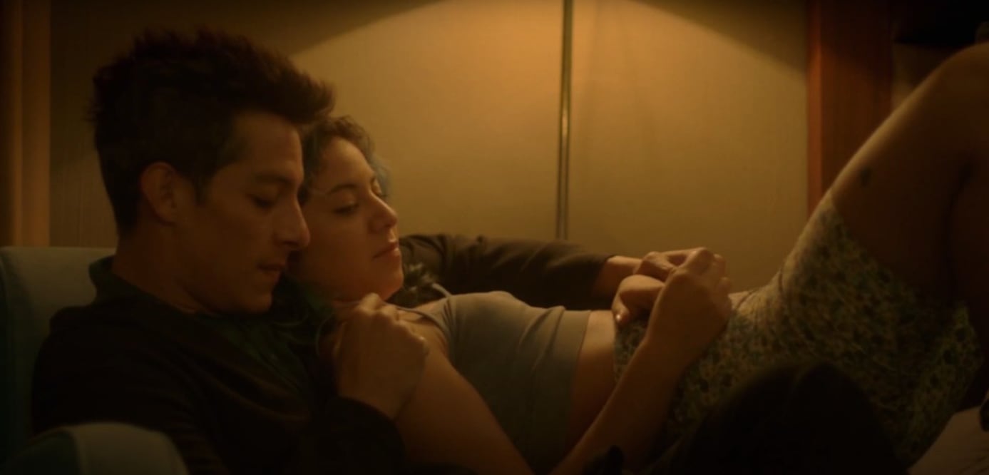 Luis Alberti interpreta a Cruz, un cineasta vampiro trotamundos y Mila Mijangos hace de Vera, su hija adolescente.