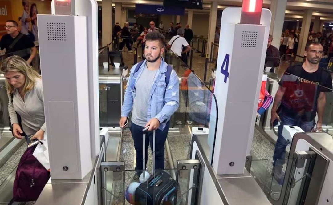 Controles en la Aduana del Aeropuerto de Ezeiza. Foto: La Nación