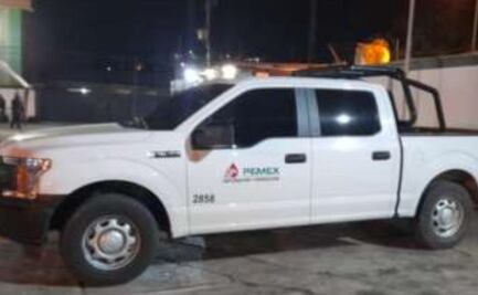 Caen tres sujetos con fusiles de asalto y camioneta clonada de Pemex en Veracruz