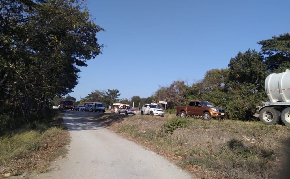Por incendio tras explosión en ducto de Pemex en refinería de Salina Cruz en Oaxaca evacúan a unos 200 habitantes (08/03/2025). Foto: Especial