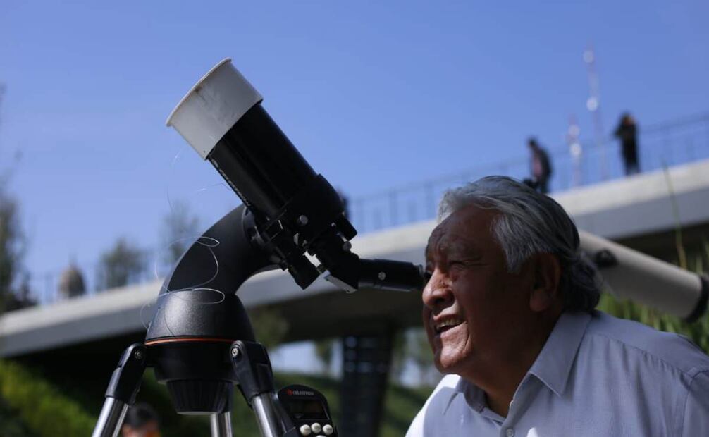 Los daños a la salud por mirar directamente el eclipse pueden ser a corto, mediano y largo plazo, incluso podrían llegar a causar ceguera permanente, informó el Instituto de Salud del Estado de México. Foto: Especial