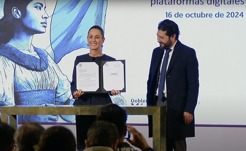 La presidenta Sheinbaum Pardo en la firma de la iniciativa de reformas a la Ley del Trabajo para reconocer a repartidores por aplicación. Foto: Captura de pantalla