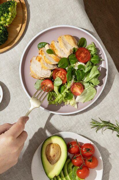 La importancia de una alimentación equilibrada para la salud mental. Fuente: Freepik.