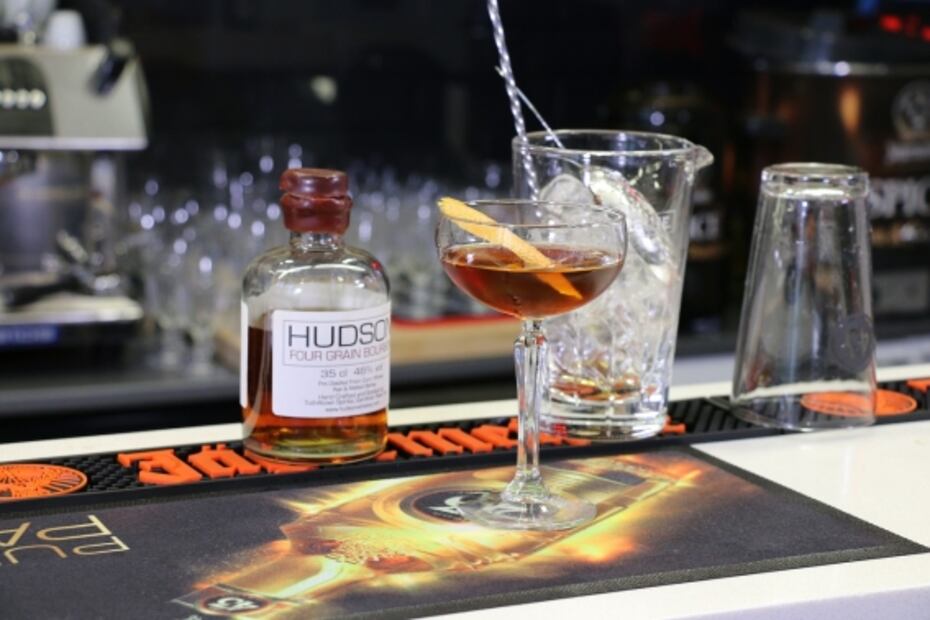 ¿Y si hoy te tomas un Manhattan? Conoce su historia