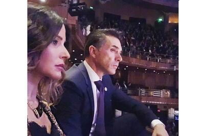 Mayer confunde Bellas Artes con el Palacio Legislativo al defender homenaje de La Luz del Mundo