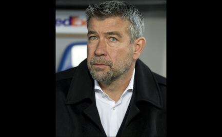 El técnico del rival del Bayern Múnich rompe cuarentena, no estará en el campo