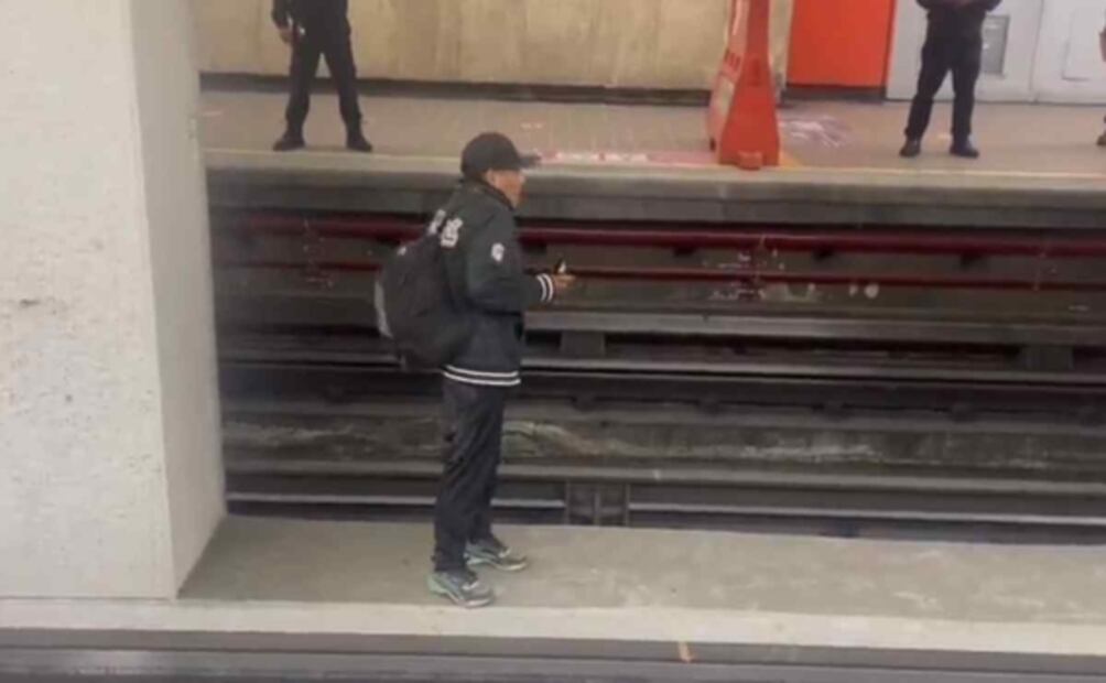 VIDEO: Hombre baja a vías del Metro de Línea 7; trataba de quitarse la vida con un vidrio