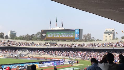 "Fuera narcos de la UNAM": Piden en el estadio Olímpico Universitario
