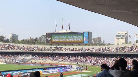 "Fuera narcos de la UNAM": Piden en el estadio Olímpico Universitario