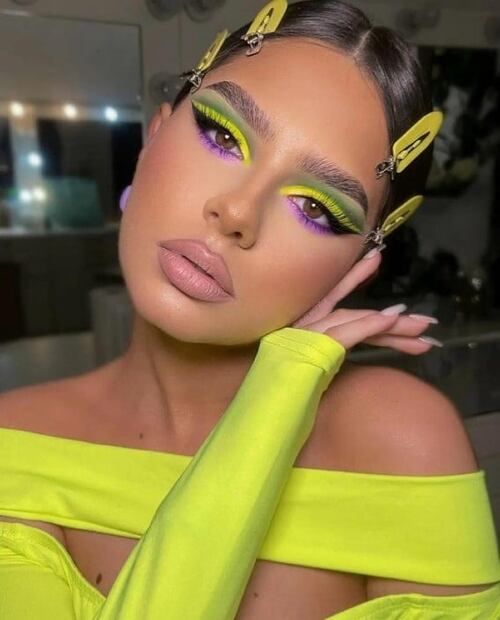 Ideas de maquillaje de ojos neón para lucir en primavera