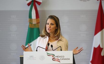 Peña Nieto sostiene encuentro con la canciller de Canadá en Los Pinos
