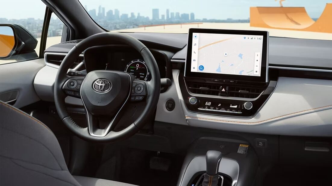 Interior del Toyota Corolla FX 2025. Foto: Toyota