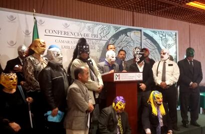 A dos de tres caídas... luchadores piden a diputados seguridad social