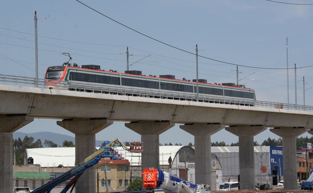 El Tren Interurbano realizó sus primeras pruebas de recorrido en el tramo que comprende de Zinacantepec a Pino Suárez, en el Valle de Toluca. Foto: Jorge Alvarado / EL UNIVERSAL