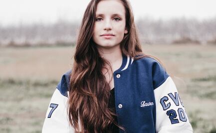 Alerta tendencia: Las varsity jackets regresan para abrigarte durante el otoño