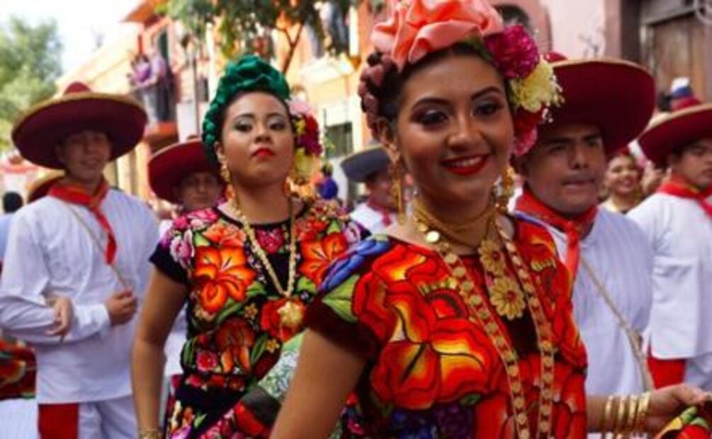 Alistan dos Guelaguetzas en Oaxaca