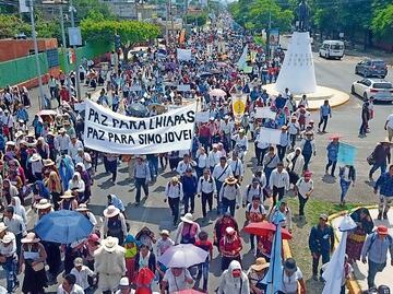 Católicos hacen peregrinación para pedir por la paz