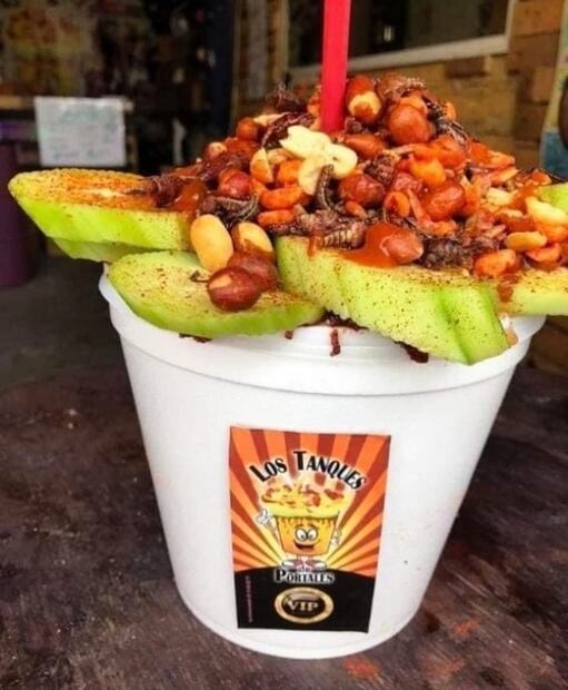 Los tanques de Portales, las micheladas monumentales de la CDMX