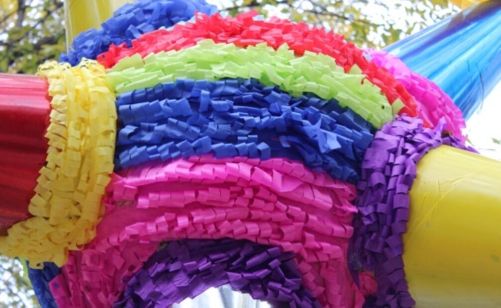 Nativity scenes and piñatas in Mexico City