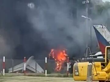 Avión privado choca y se incendia en un aeropuerto de Buenos Aires; mueren los dos pilotos que iban a bordo