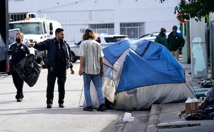 Trump firma orden ejecutiva que facilita remover a personas sin hogar de las calles; serán enviados a centros de tratamiento