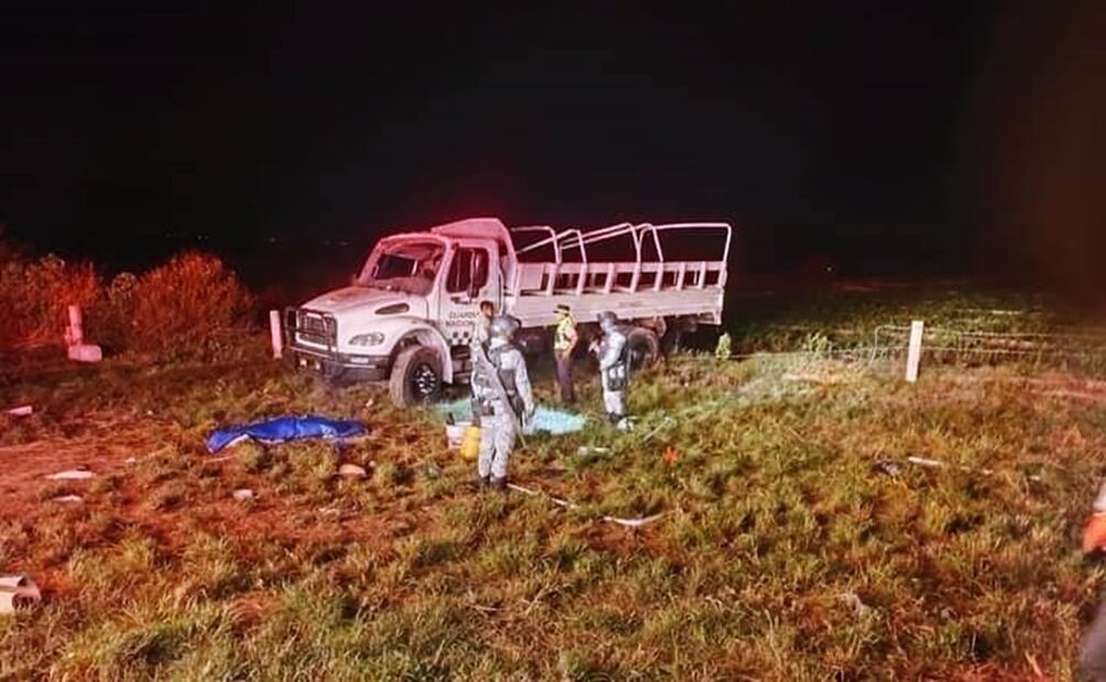 Vuelca camión de la Guardia Nacional en Oaxaca; hay un muerto y 24 heridos. Foto: Esepcial