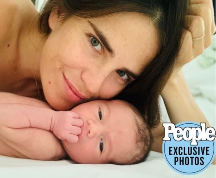 Karla Souza presenta a Luka, su segundo hijo 