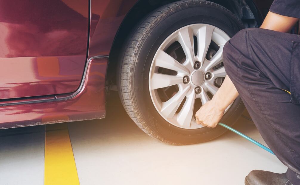 La presión de las llantas depende del tamaño del coche. Foto: Freepik