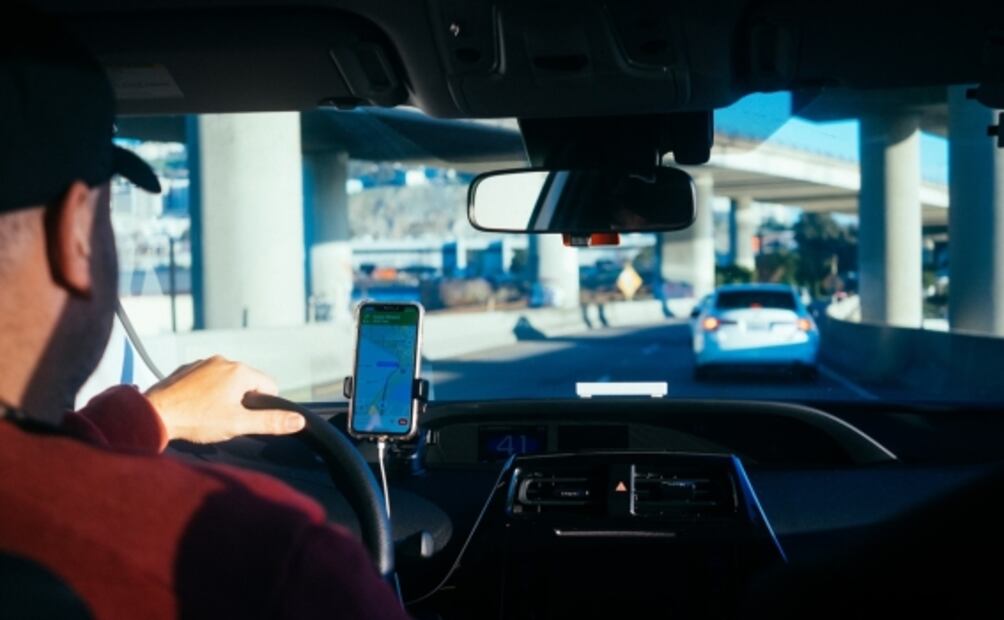 Uber no permitirá autos de combustión interna a partir de 2030