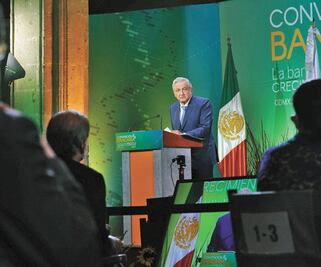 AMLO promete reforma para reducir trámites a empresas