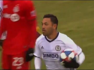 Marco Fabián debuta con gol en la MLS