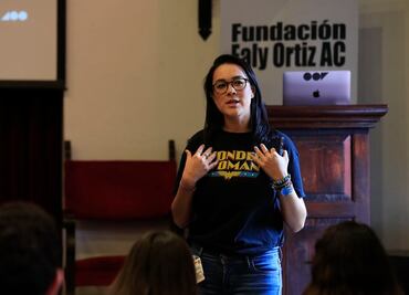 Becarios de Maepec y Fundación Ealy Ortiz reciben conferencia de Google