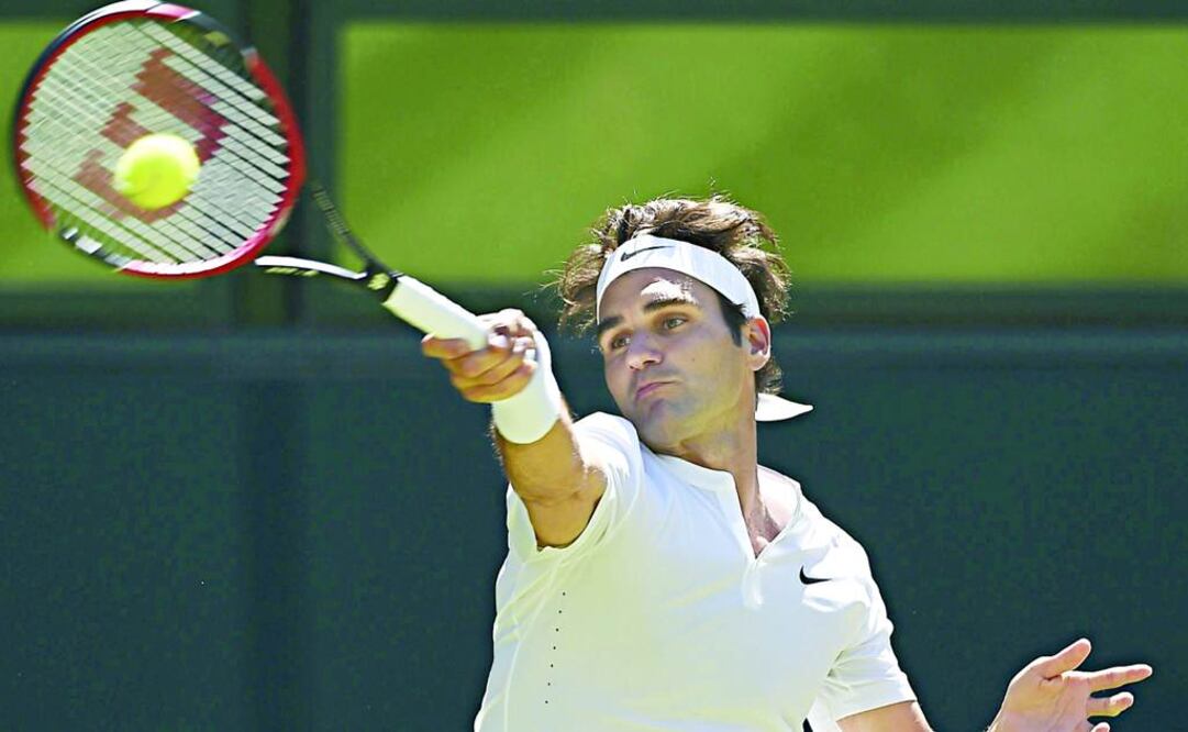 Federer fue superior al bosnio Damir Dzumhur, a quien venció 6-1, 6-3 y 6-3. FOTO: ANDY RAIN. EFE