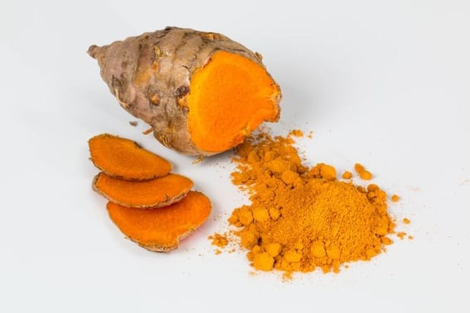 Por estas razones debes tomar té de jengibre con cúrcuma