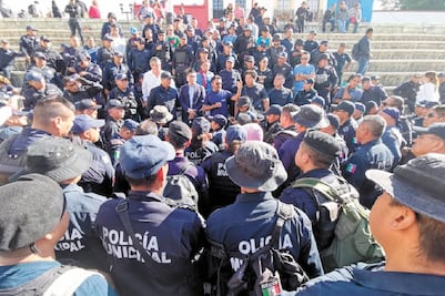 Policías exigen los beneficios de programa federal 